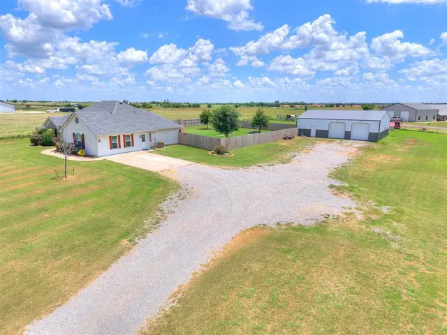 Photo 2 — 19250 SW 44th Street, El Reno, OK 73036