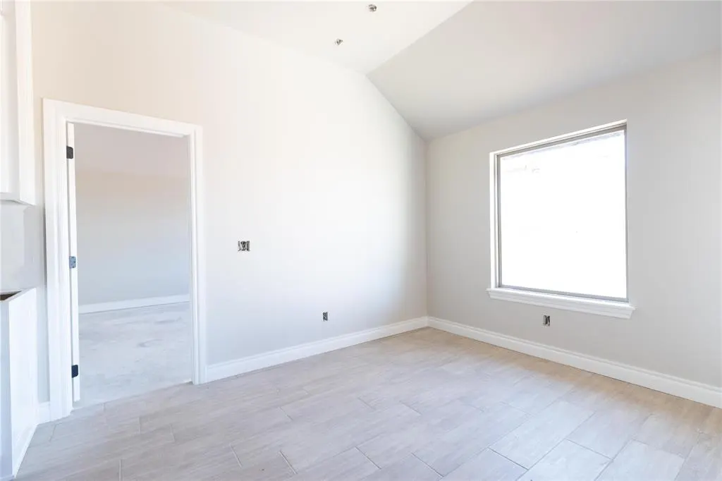 Photo 4 — 2913 Crossover Court, Moore, OK 73160