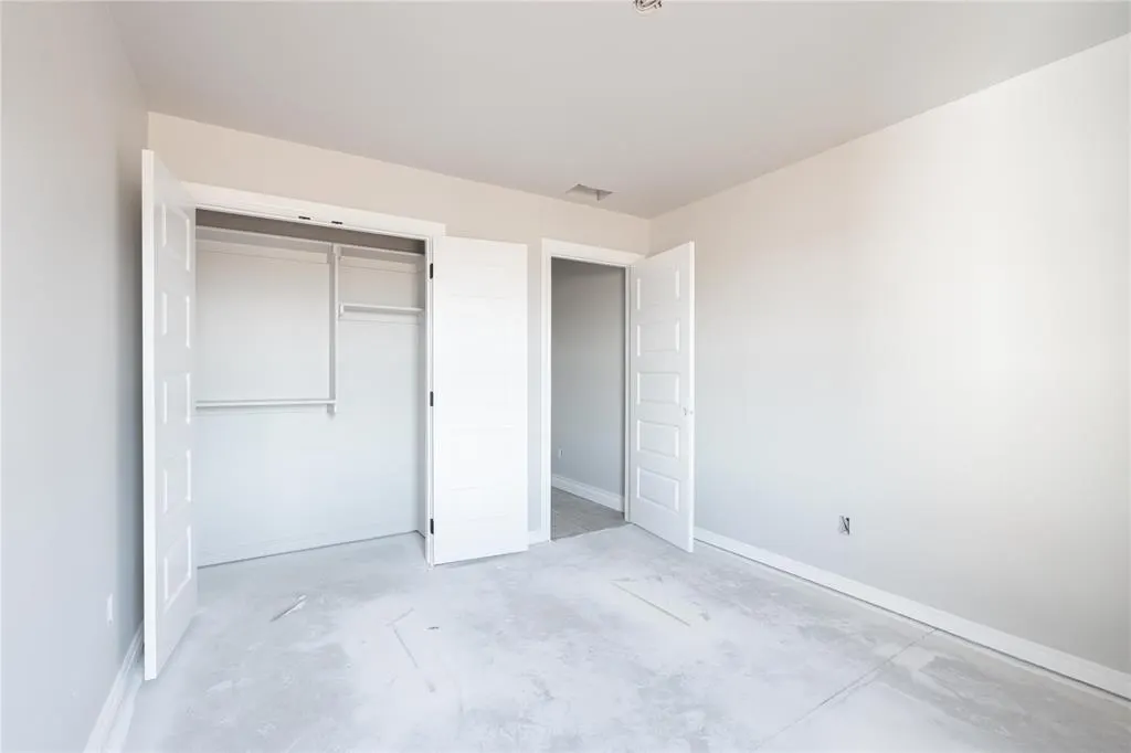 Photo 9 — 2913 Crossover Court, Moore, OK 73160