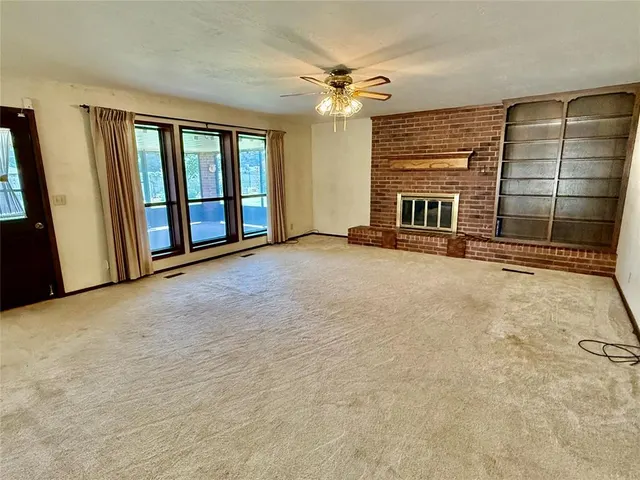 Photo 3 — 2608 Sunset Drive, Clinton, OK 73601