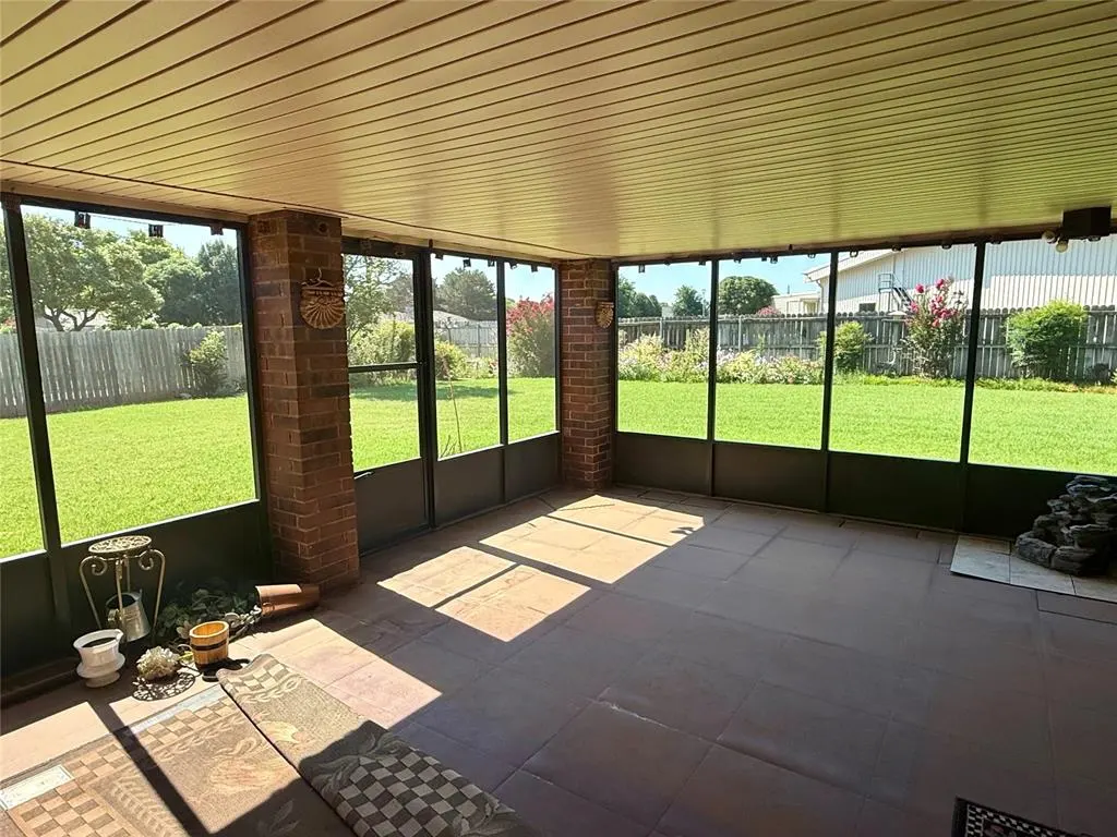 Photo 16 — 2608 Sunset Drive, Clinton, OK 73601