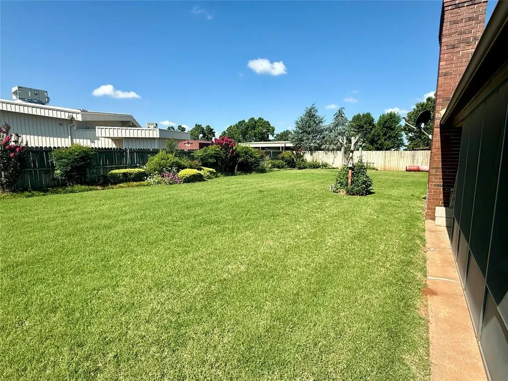 Photo 17 — 2608 Sunset Drive, Clinton, OK 73601