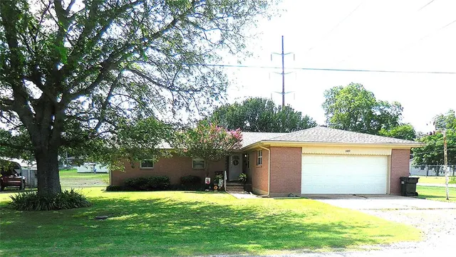 Front exterior — 1420 W 17 th Street, Sulphur, OK 73086