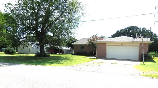 Photo 2 — 1420 W 17 th Street, Sulphur, OK 73086