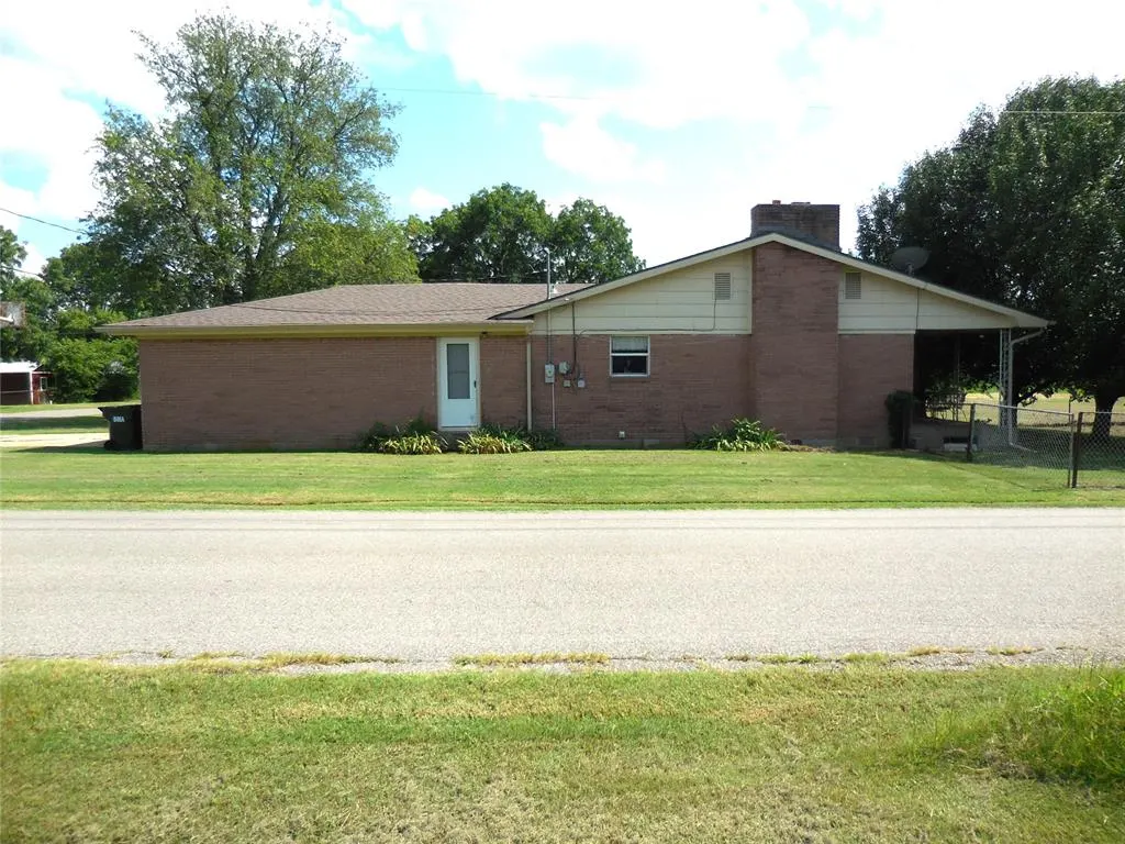 Photo 3 — 1420 W 17 th Street, Sulphur, OK 73086