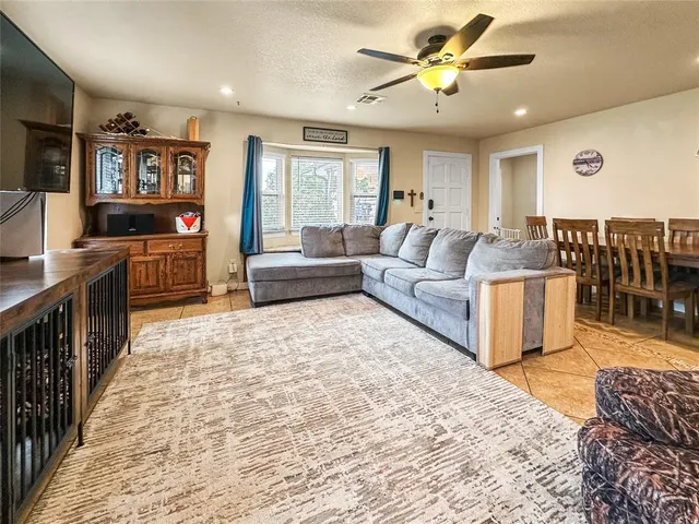 Photo 6 — 202 N Plum Avenue, Union City, OK 73090