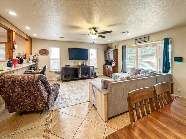 Photo 7 — 202 N Plum Avenue, Union City, OK 73090