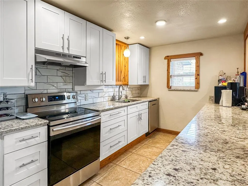Photo 10 — 202 N Plum Avenue, Union City, OK 73090