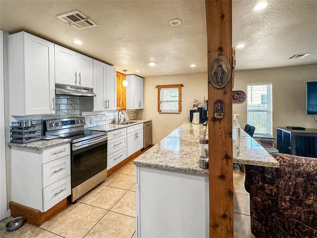 Photo 13 — 202 N Plum Avenue, Union City, OK 73090