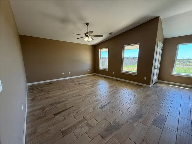 Photo 2 — 1808 Sommerset Place, Altus, OK 73521