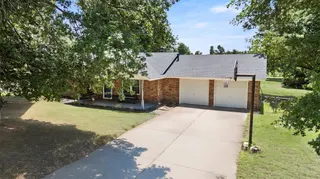 Sold home at 1908 Hillcrest Circle