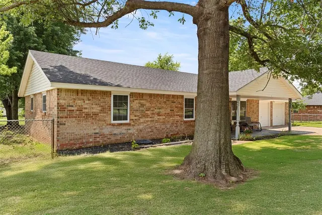Photo 4 — 1908 Hillcrest Circle, Newcastle, OK 73065