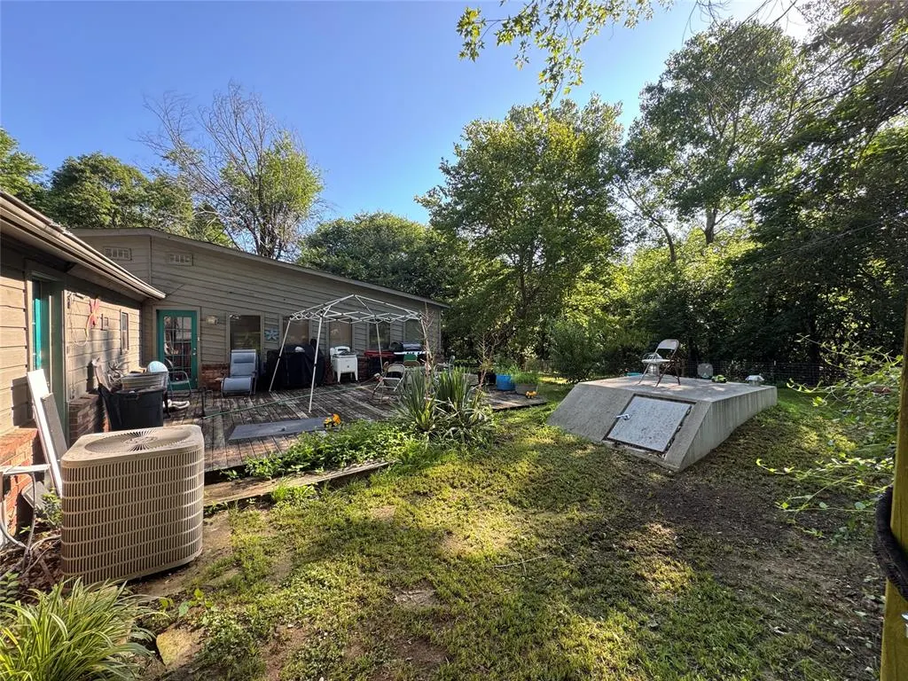 Photo 3 — 301 Lakeview Drive, Holdenville, OK 74848