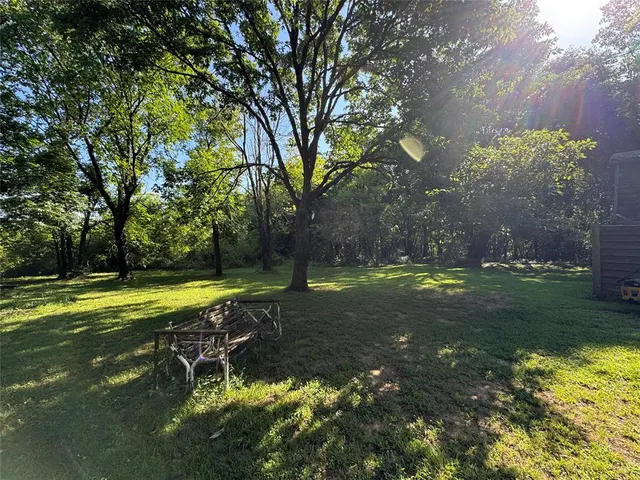 Photo 5 — 301 Lakeview Drive, Holdenville, OK 74848