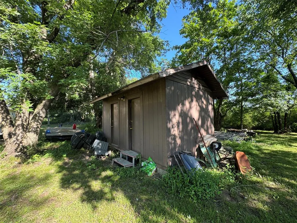Photo 6 — 301 Lakeview Drive, Holdenville, OK 74848