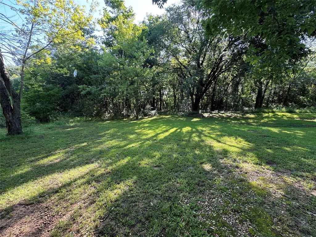 Photo 8 — 301 Lakeview Drive, Holdenville, OK 74848