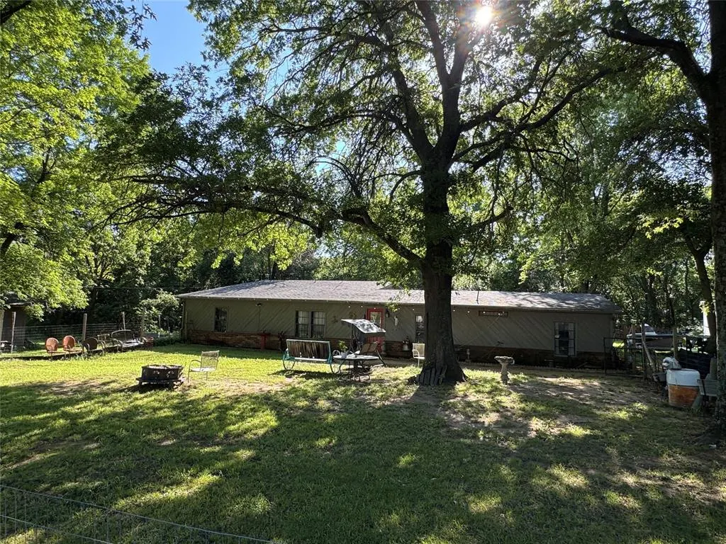 Photo 9 — 301 Lakeview Drive, Holdenville, OK 74848