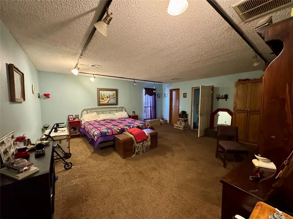 Photo 24 — 301 Lakeview Drive, Holdenville, OK 74848