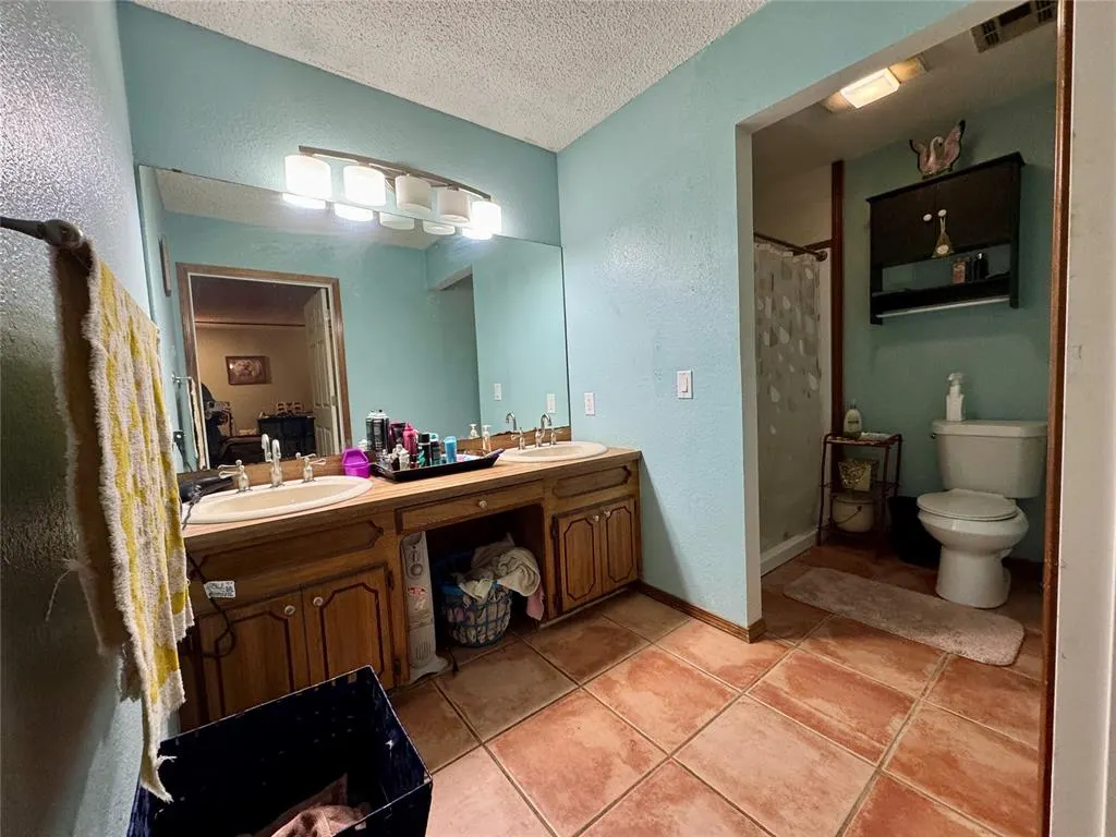 Photo 26 — 301 Lakeview Drive, Holdenville, OK 74848