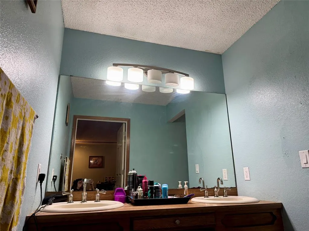 Photo 27 — 301 Lakeview Drive, Holdenville, OK 74848