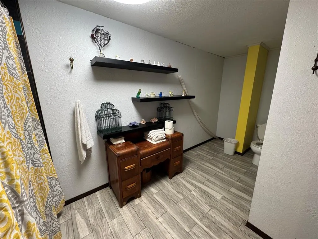 Photo 33 — 301 Lakeview Drive, Holdenville, OK 74848