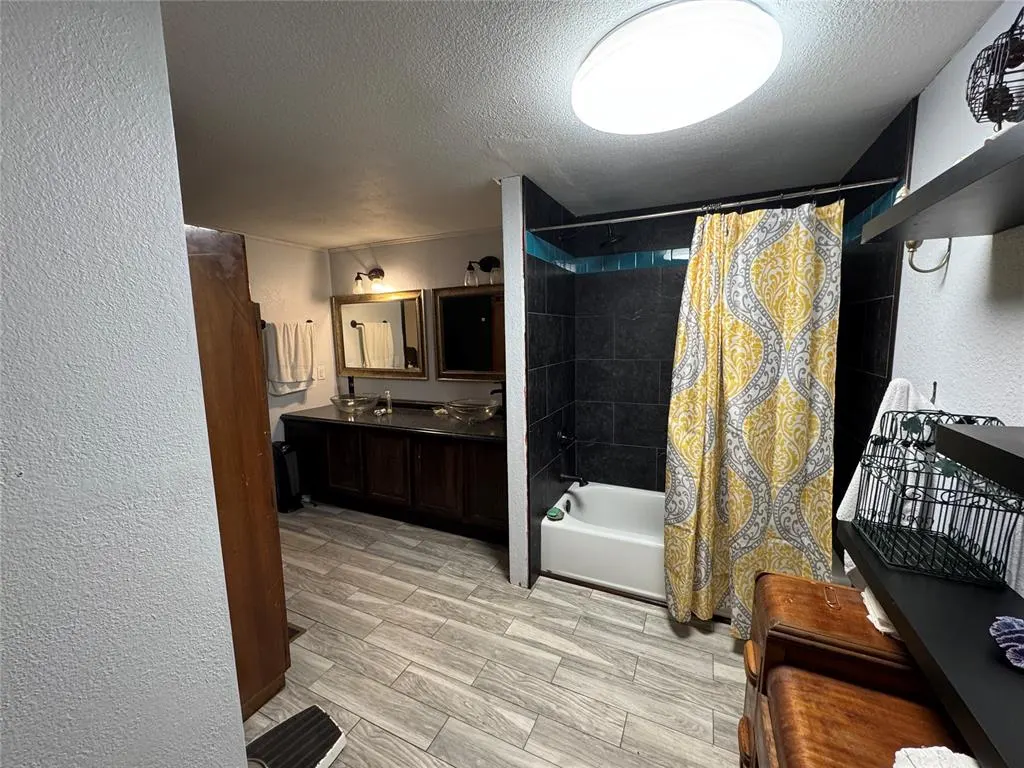 Photo 34 — 301 Lakeview Drive, Holdenville, OK 74848
