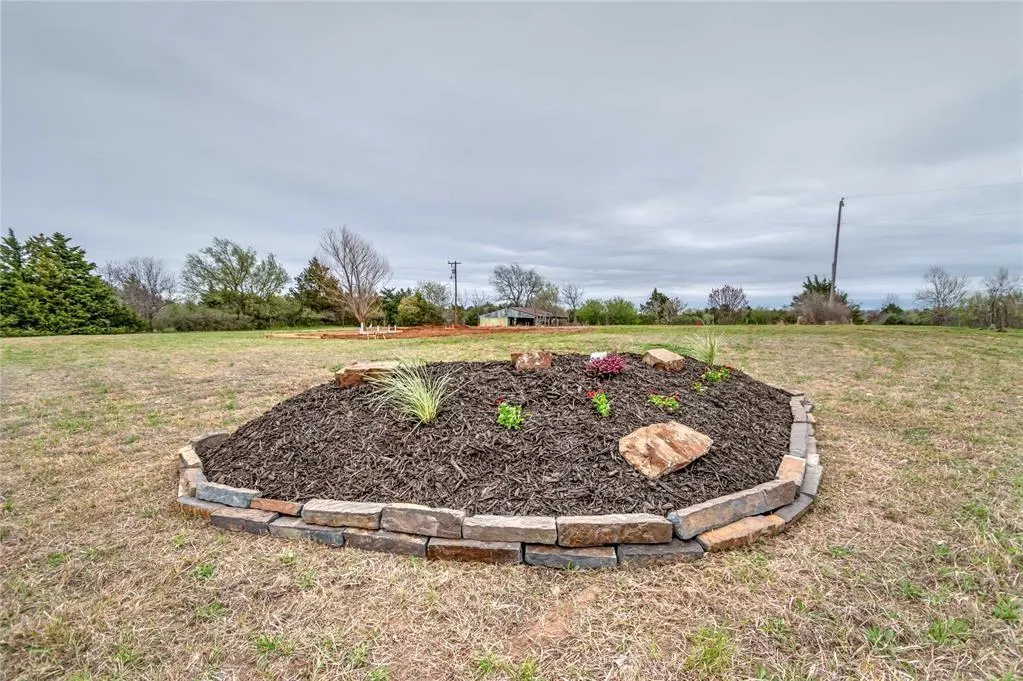 Photo 3 — 910 N Main Street, Tryon, OK 74875