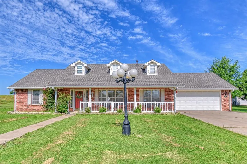 Front exterior — 1415 N Santa Fe Road, Davenport, OK 74026