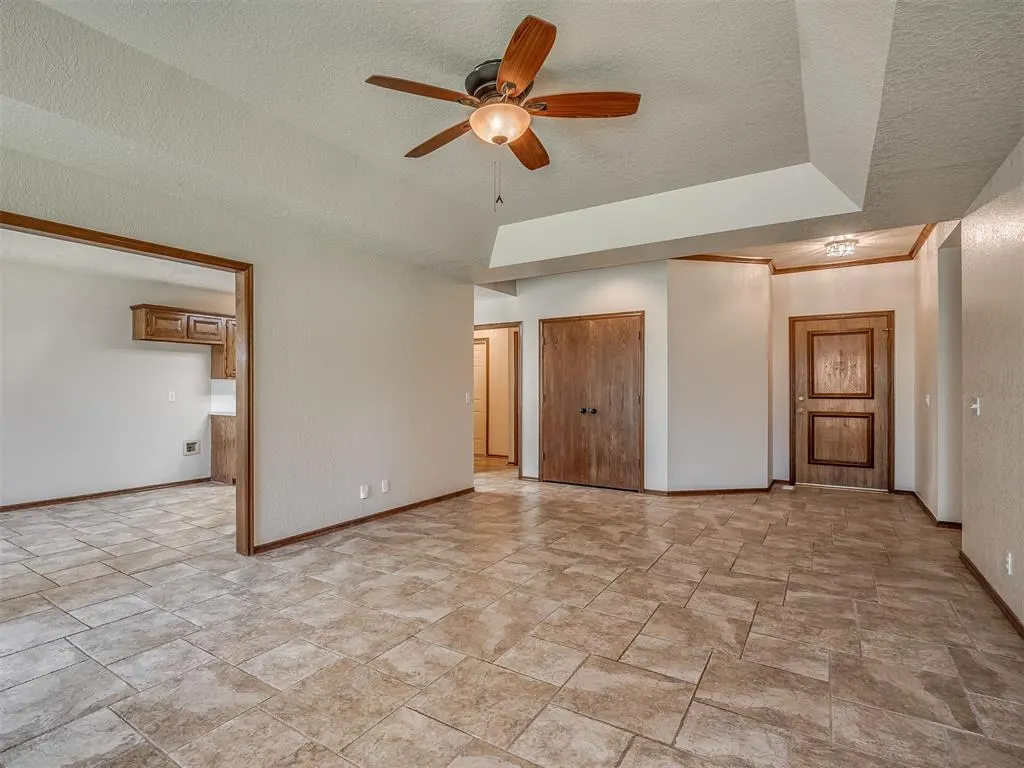 Photo 7 — 400 Ryan Way, Edmond, OK 73003