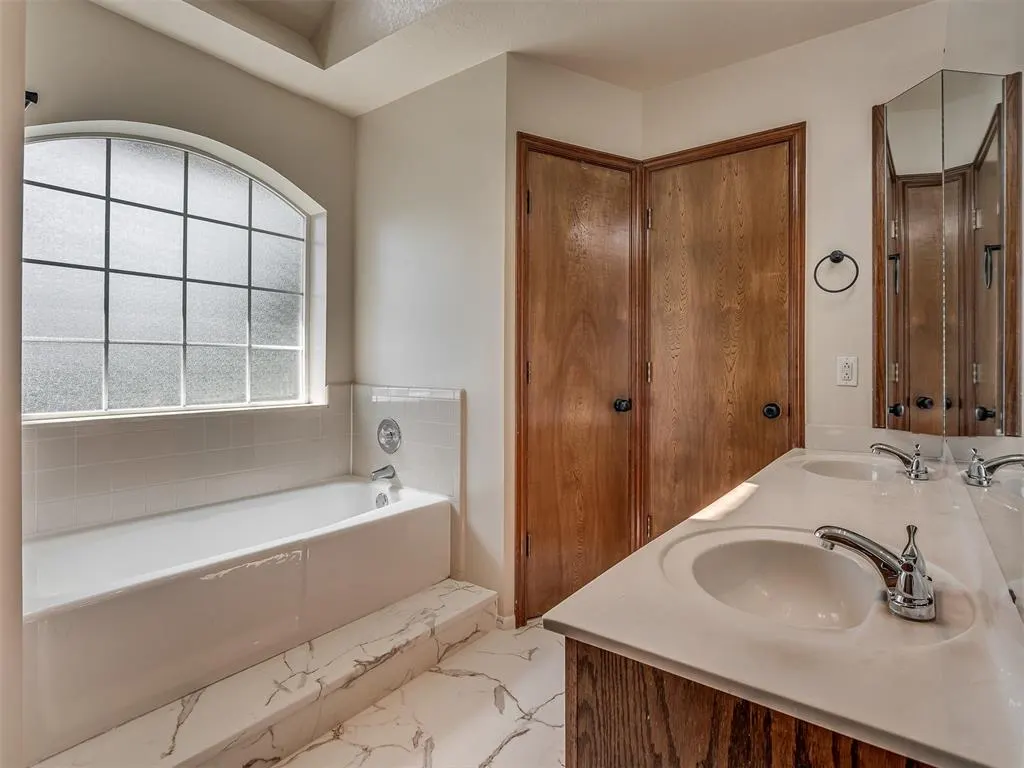 Photo 16 — 400 Ryan Way, Edmond, OK 73003
