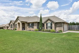 Sold home at 140 Oakridge Drive