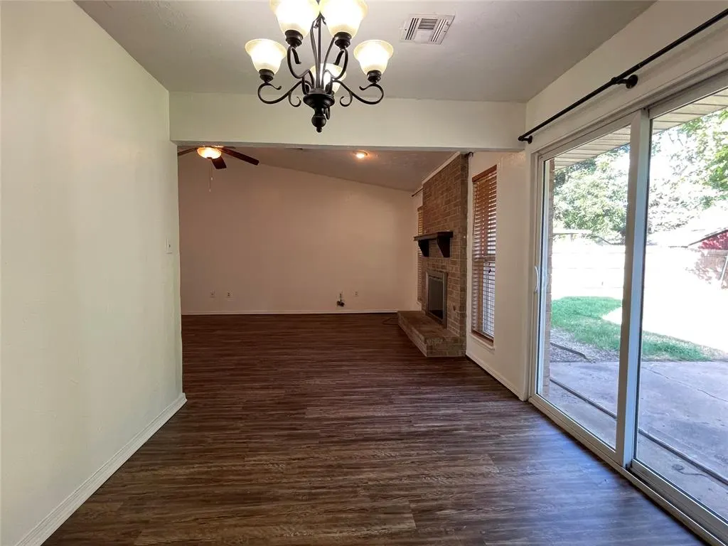Photo 4 — 705 Holly Hill Road, Edmond, OK 73003