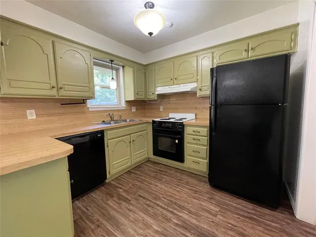 Photo 5 — 705 Holly Hill Road, Edmond, OK 73003