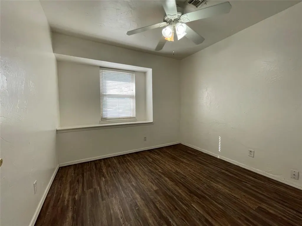 Photo 10 — 705 Holly Hill Road, Edmond, OK 73003