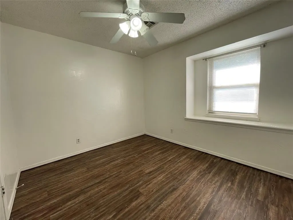 Photo 14 — 705 Holly Hill Road, Edmond, OK 73003