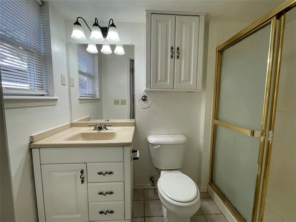 Photo 16 — 705 Holly Hill Road, Edmond, OK 73003