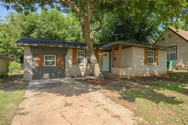 Photo 2 — 929 N Farra Drive, Oklahoma City, OK 73107