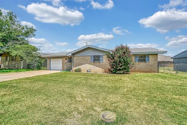 Front exterior — 1412 Polk Street, Altus, OK 73521