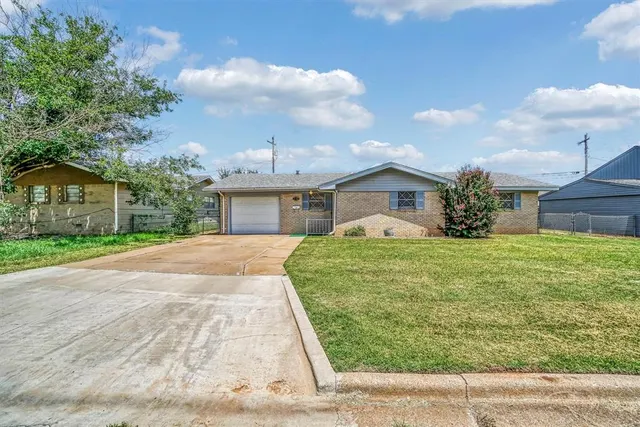 Photo 2 — 1412 Polk Street, Altus, OK 73521