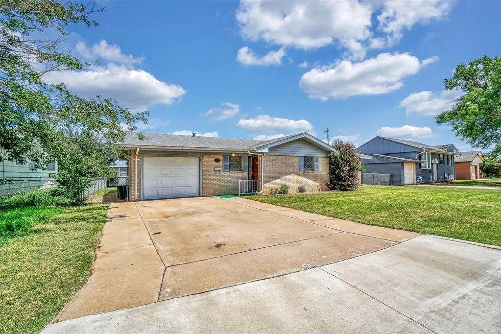 Photo 3 — 1412 Polk Street, Altus, OK 73521