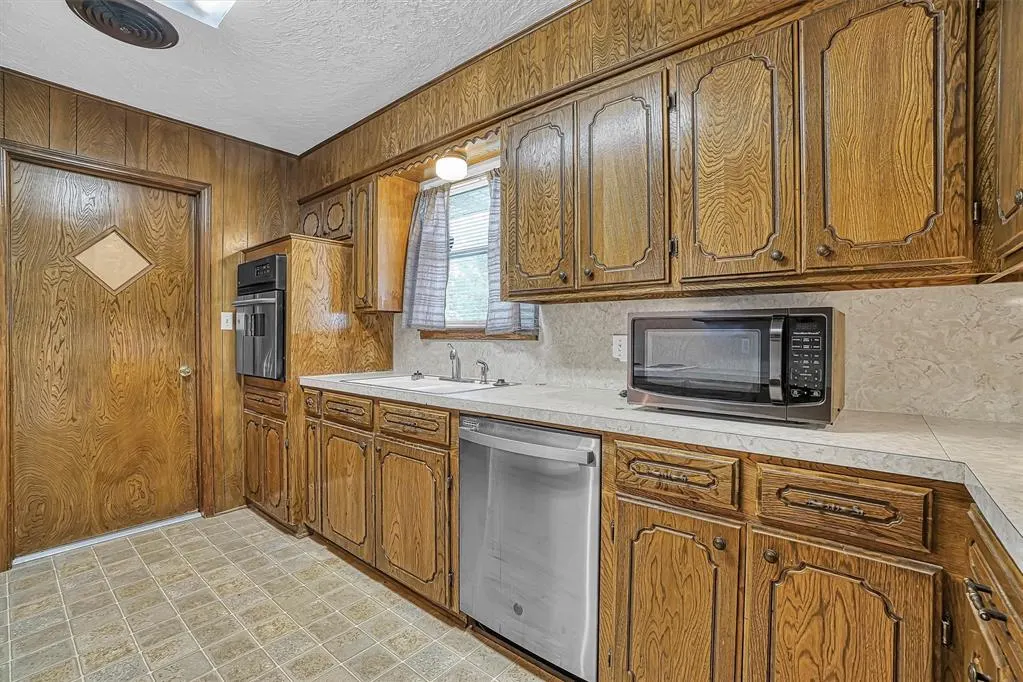 Photo 13 — 1412 Polk Street, Altus, OK 73521