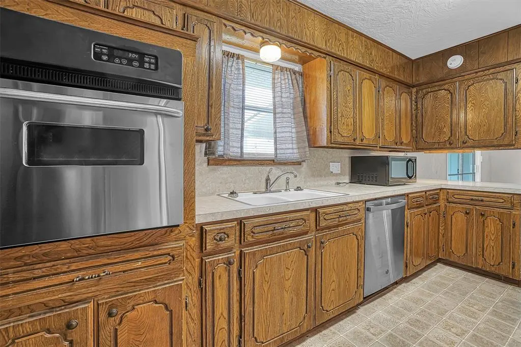 Photo 16 — 1412 Polk Street, Altus, OK 73521