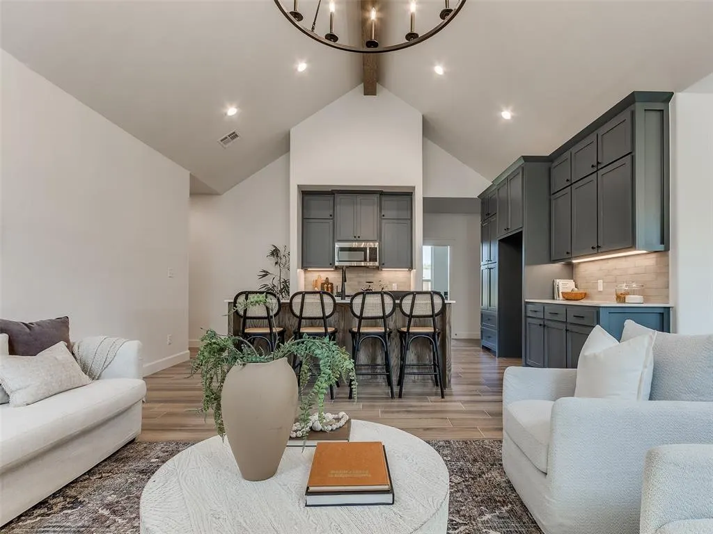 Photo 4 — 100 W 4th Street, Arcadia, OK 73007
