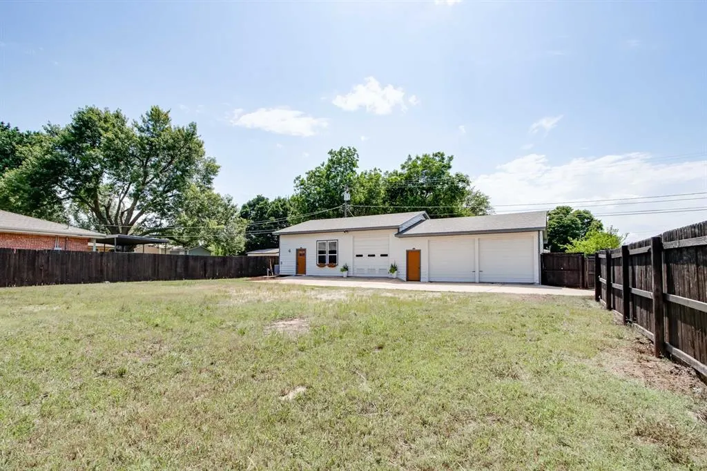 Photo 10 — 412 N 4th Street, Noble, OK 73068