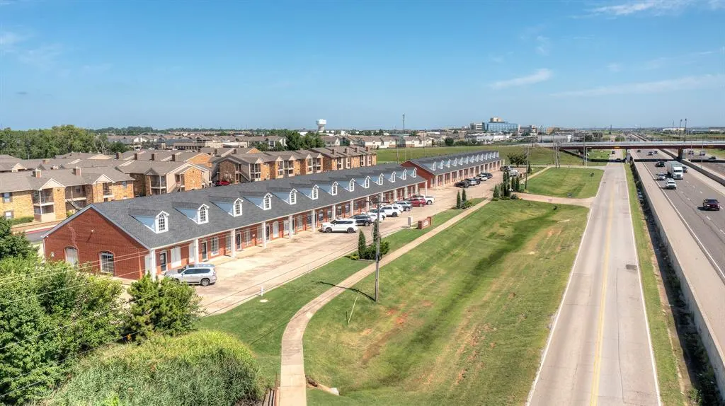 Photo 4 — 2322 N Interstate Drive, Norman, OK 73069