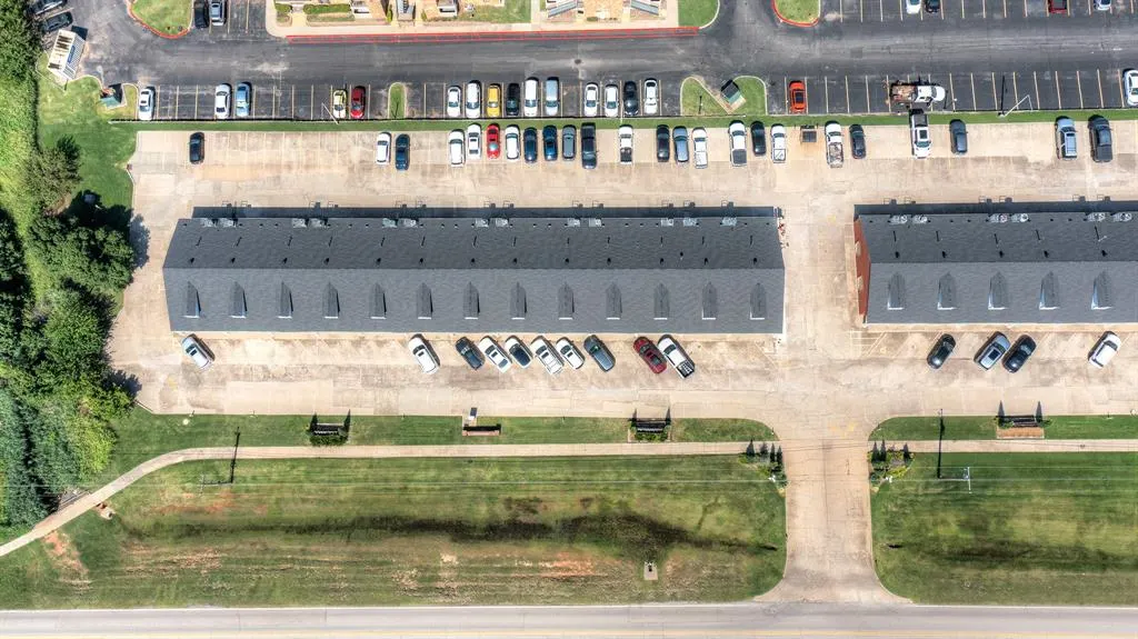 Photo 10 — 2322 N Interstate Drive, Norman, OK 73069
