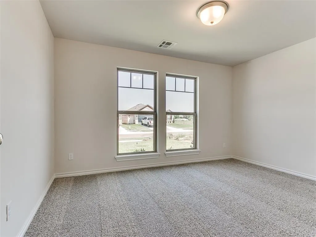 Photo 4 — 561 Grand Sycamore Drive, Washington, OK 73093