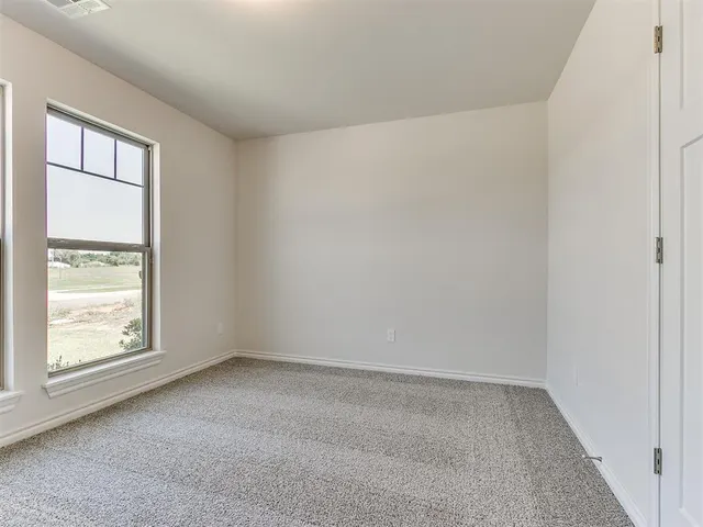 Photo 5 — 561 Grand Sycamore Drive, Washington, OK 73093