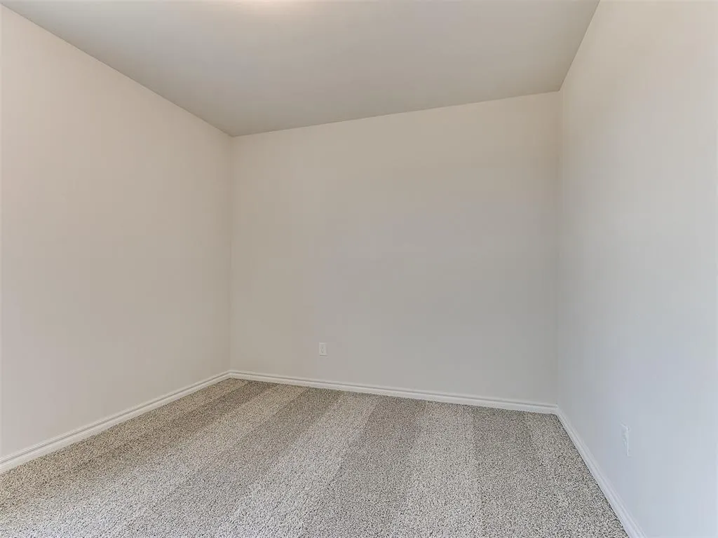 Photo 8 — 561 Grand Sycamore Drive, Washington, OK 73093