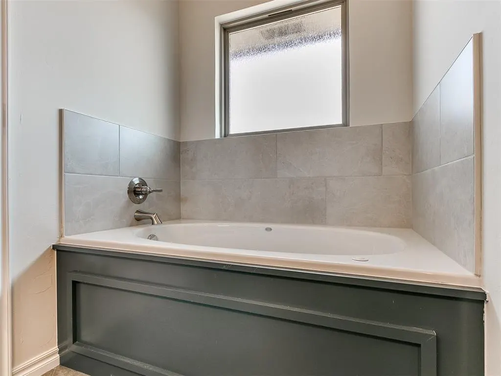 Photo 14 — 561 Grand Sycamore Drive, Washington, OK 73093